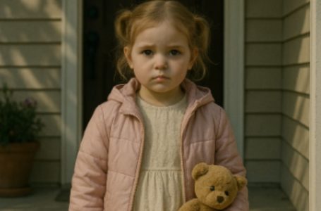 Ogni giorno una bambina stava in silenzio davanti alla mia porta. Quando ho scoperto il motivo per cui veniva, il mio cuore si è stretto.