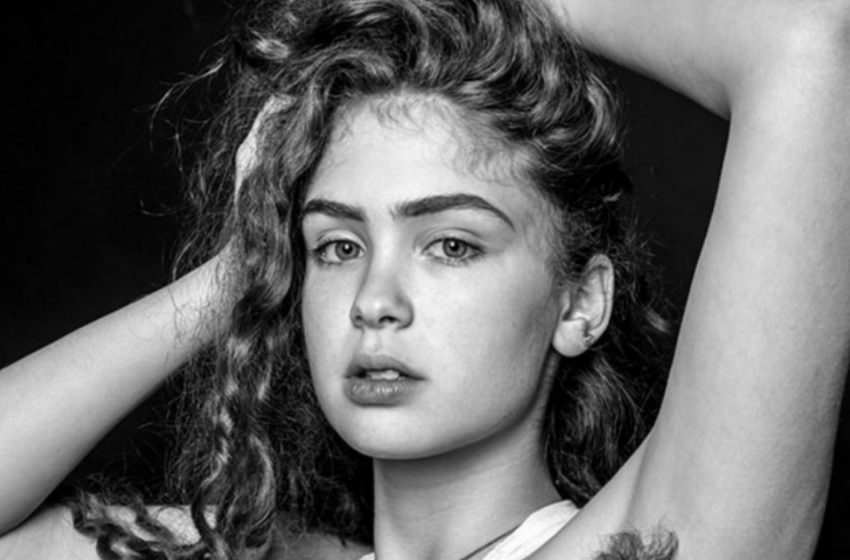  La serie fotografica “Natural Beauty” accende il dibattito mostrando donne che abbracciano la loro peluria naturale: guarda le immagini audaci!