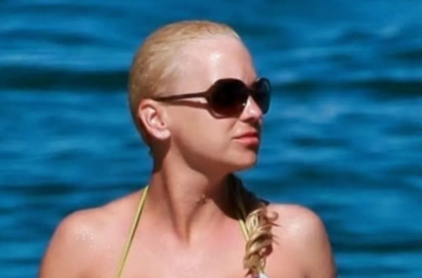  La regina eterna della commedia hollywoodiana continua a far girare la testa a 49 anni! Sai indovinare di chi si tratta?