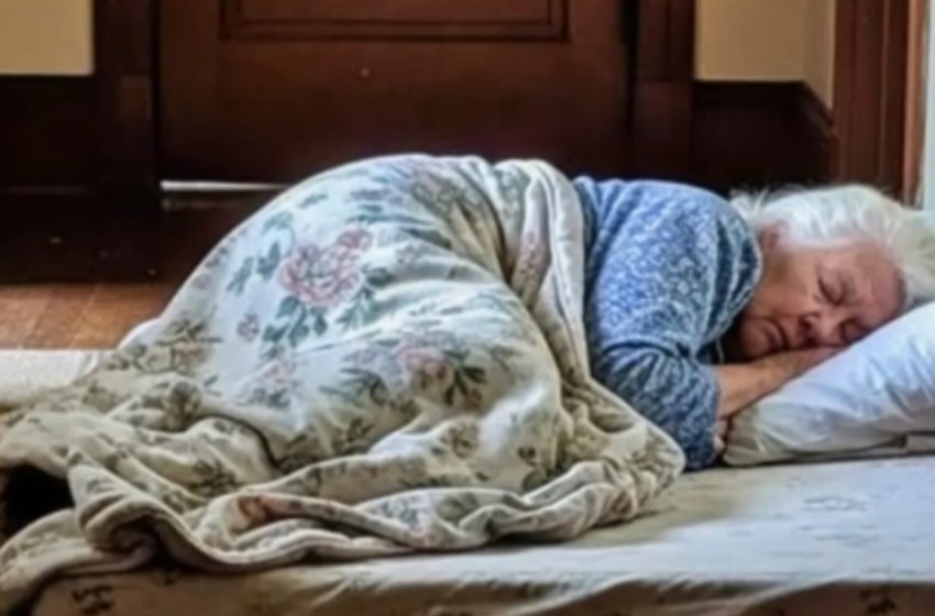  “Tornai a casa prima del previsto e trovai mia madre malata a dormire sul pavimento: quello che mio marito disse dopo cambiò TUTTO”